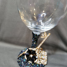 Load image into Gallery viewer, Black Queen Sippin Pretty wine glass
